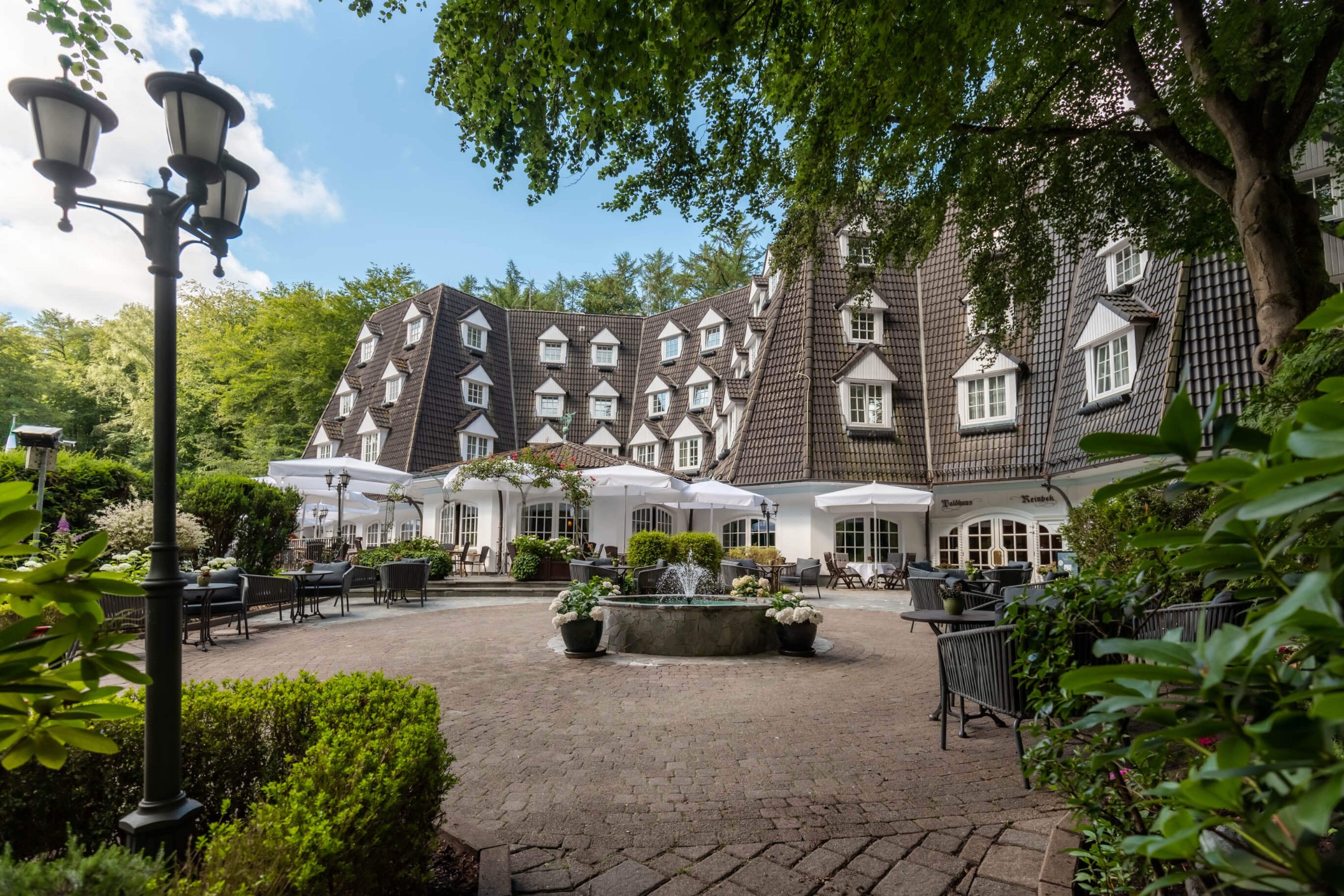 220718_Waldhaus_Reinbek_Aussenansicht_03.jpg
